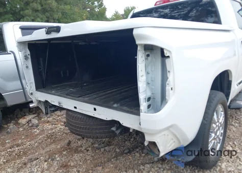 2018 Toyota Tundra 1794 5.7L V8 z USA, uszkodzony, nr VIN 5TFAW5F18JX773887